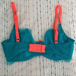 Victoria's Secret Very Sexy Unlined Demi Bra Sz 32 DDD